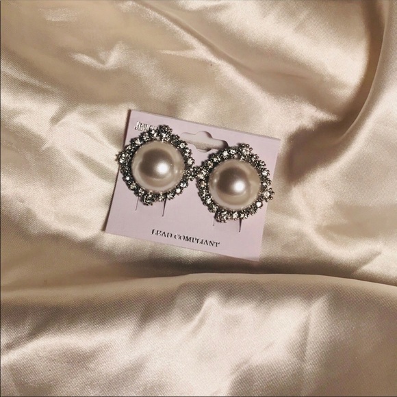 Pearl Rhinestone Earrings ✨ - Picture 2 of 4